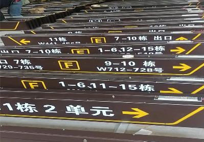 滑县广告标识中，常见的几种安装方式。