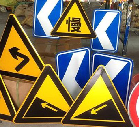 滑县标识标牌中颜色的确定是很重要的。